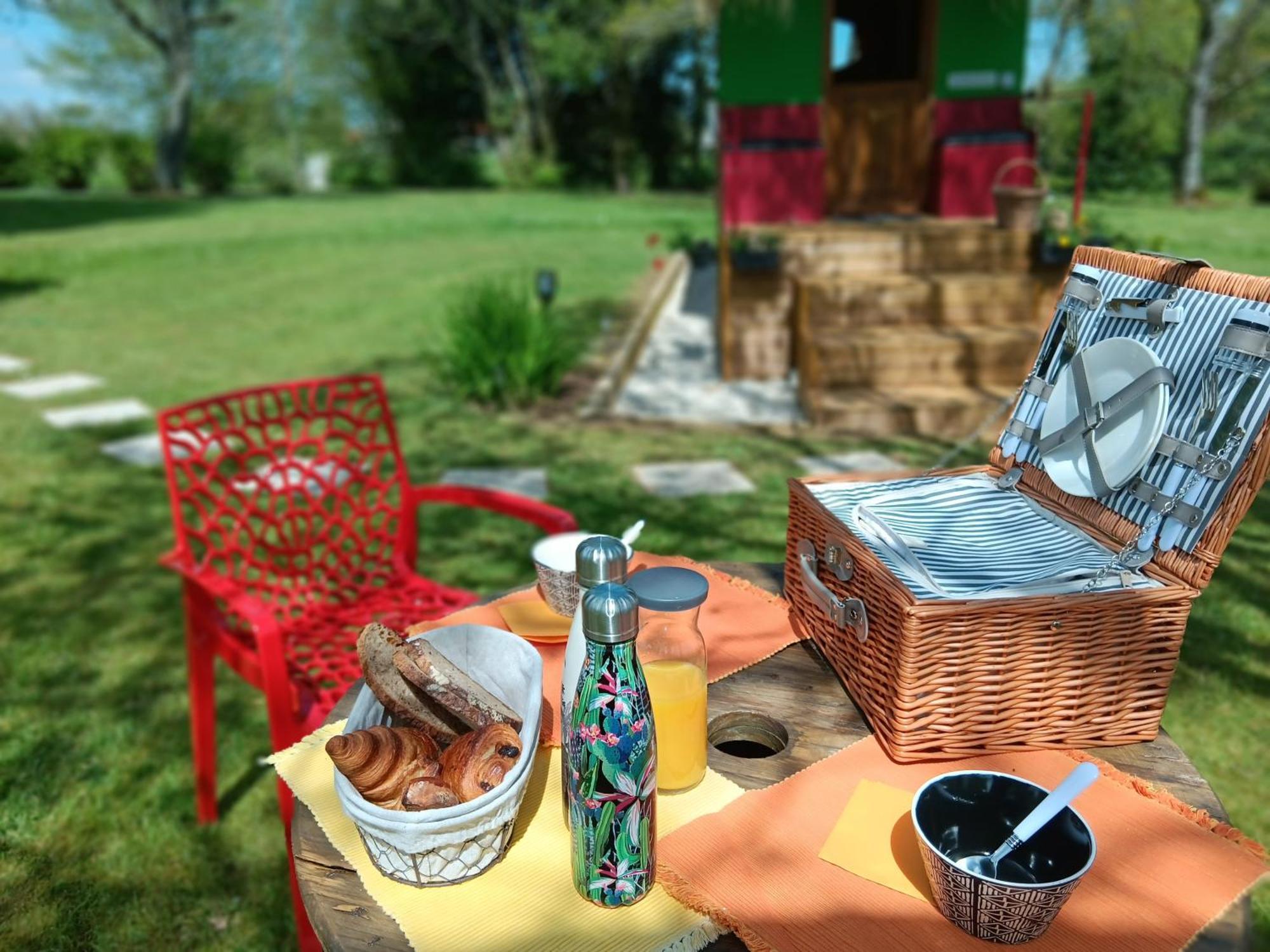 Le Val Daniniere B&B Adult Only Le Mesnil-Garnier Eksteriør billede